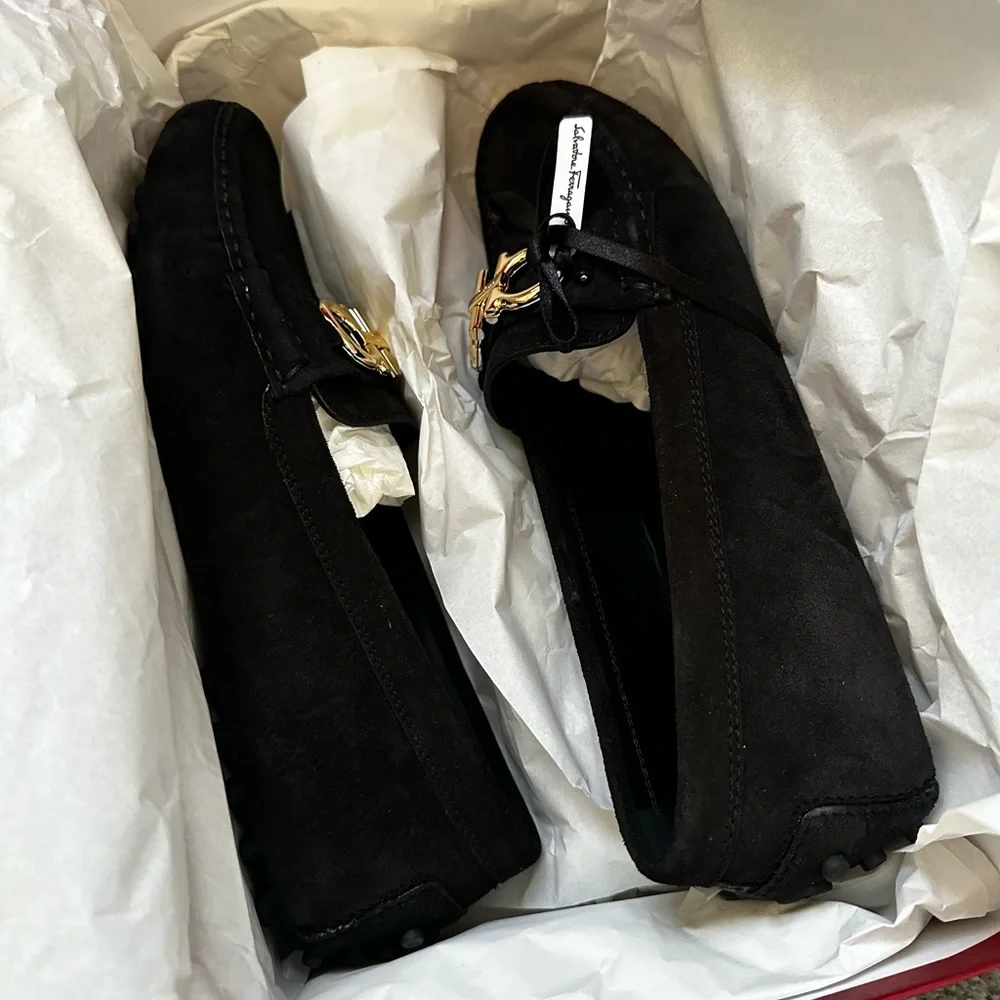 Ferragamo Women's Berra Reversible Gancini Drivers Loafers - Picture 4 of 6